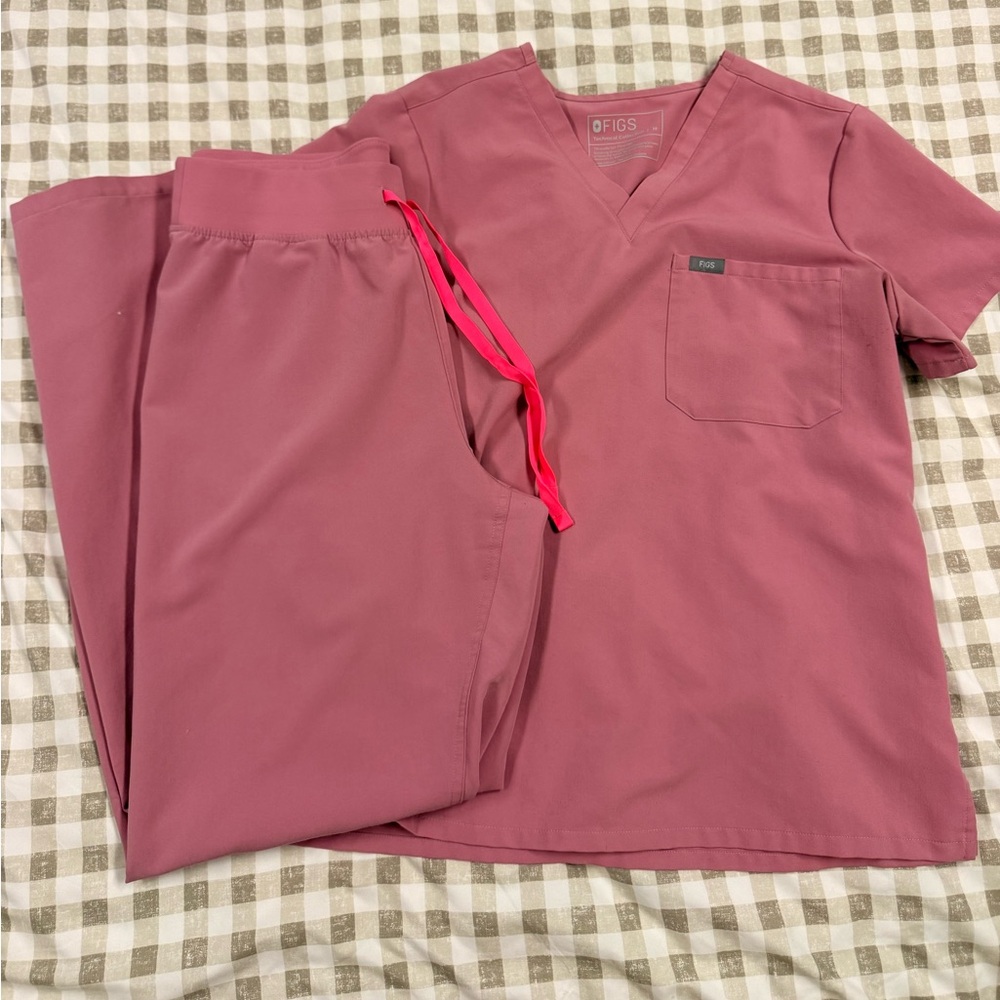 Figs Women's Dusty Rose Scrub Set